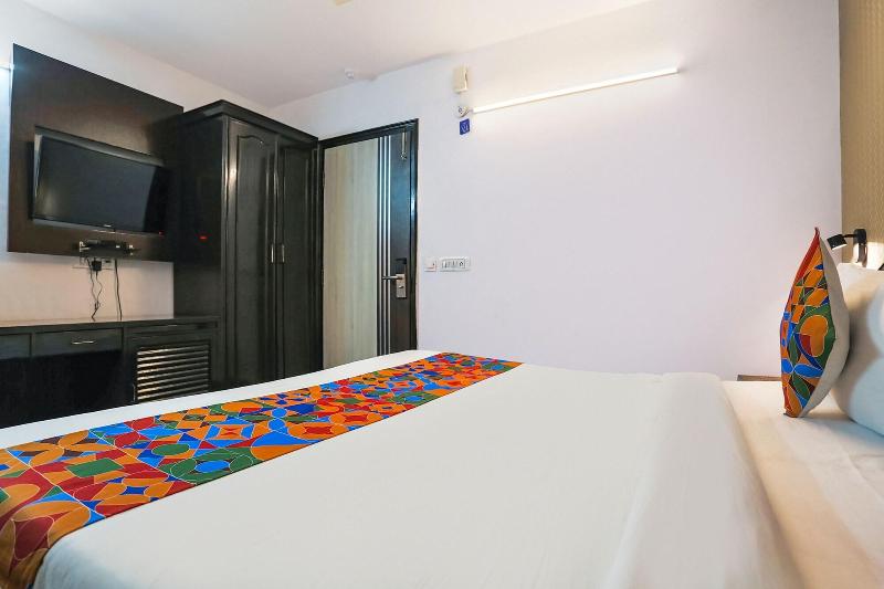 Fabhotel Sentinel Suites image