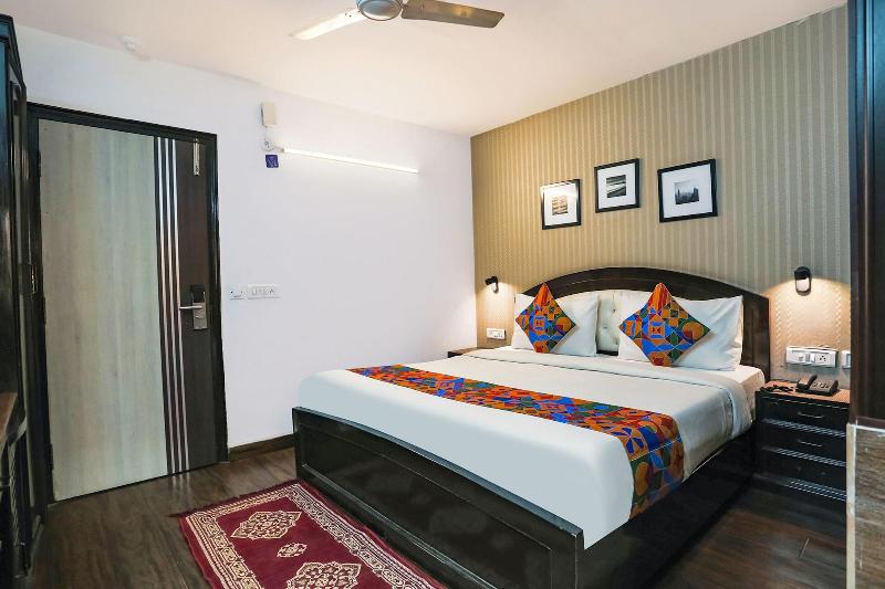 Fabhotel Sentinel Suites image