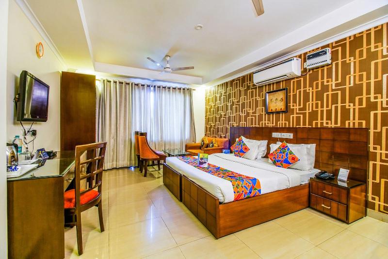 Fabhotel Empire Suite image