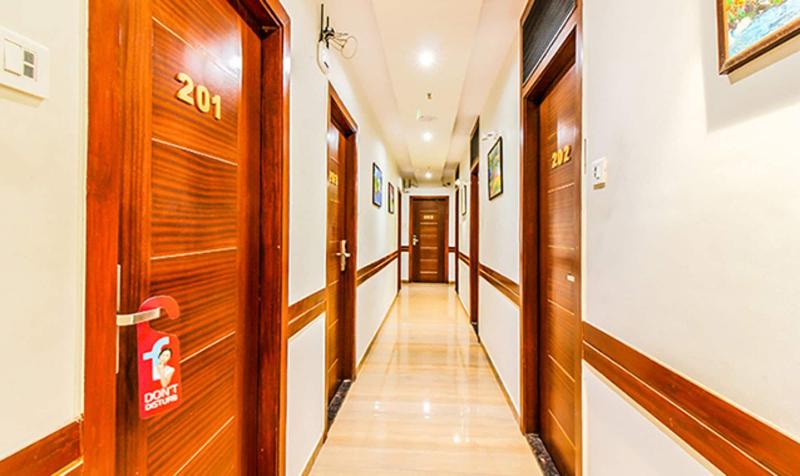 Fabhotel Empire Suite image