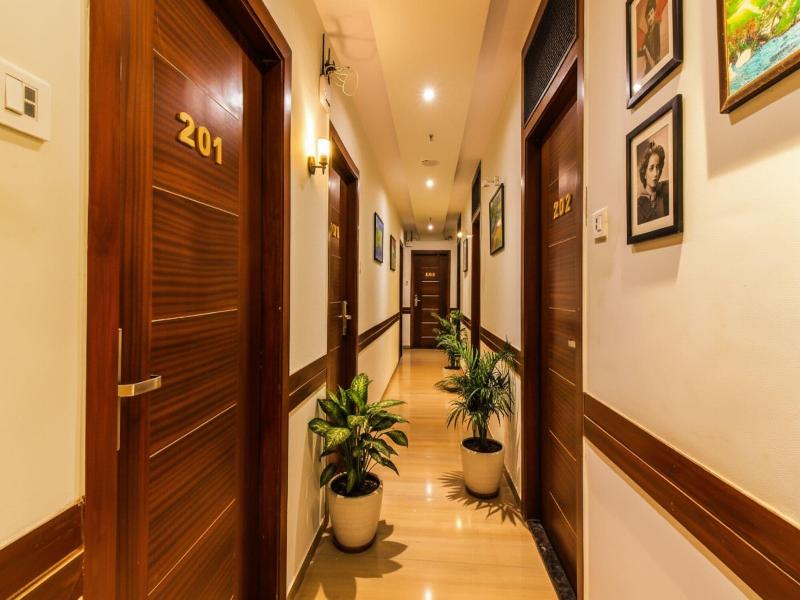 Fabhotel Empire Suite image