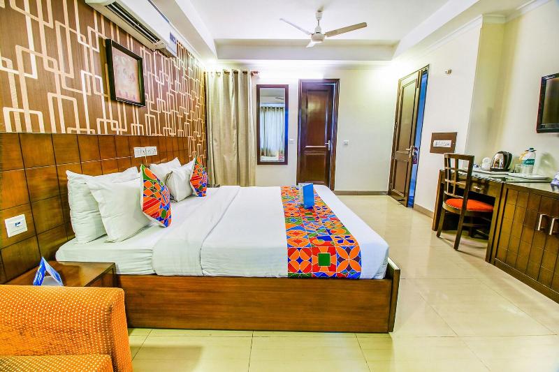 Fabhotel Empire Suite image