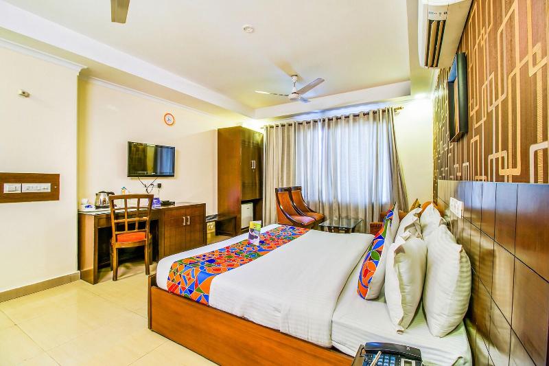 Fabhotel Empire Suite image