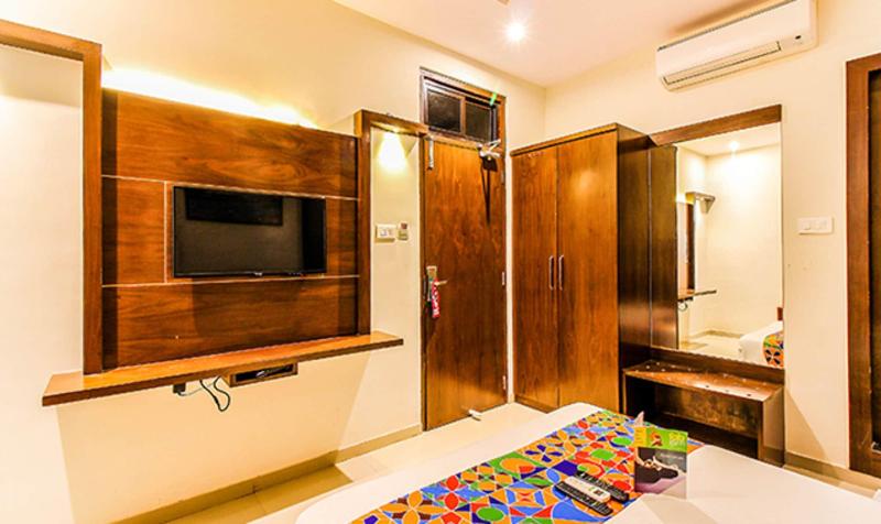 Fabhotel Empire Suite image