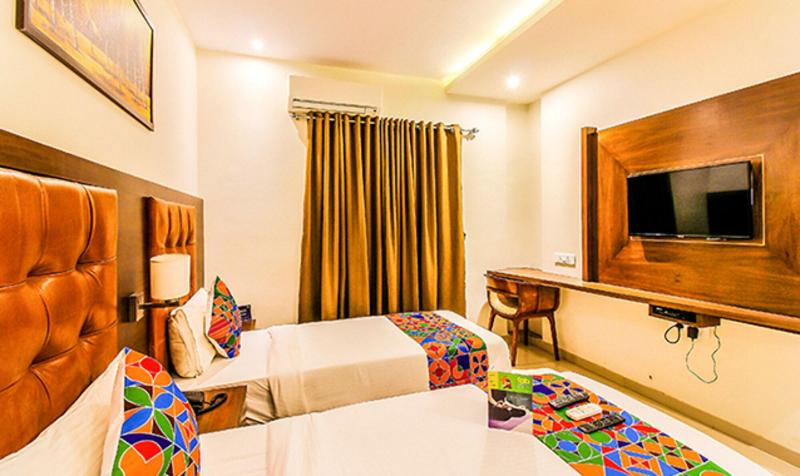 Fabhotel Empire Suite image