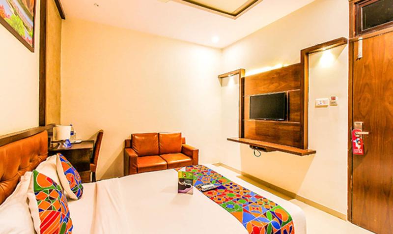 Fabhotel Empire Suite image