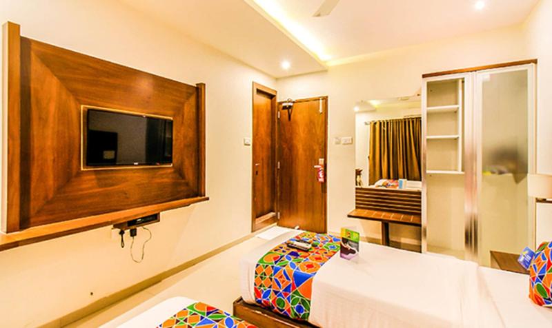 Fabhotel Empire Suite image