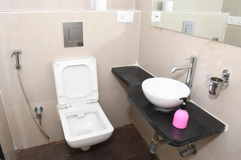 Hotel Precious Pearl image