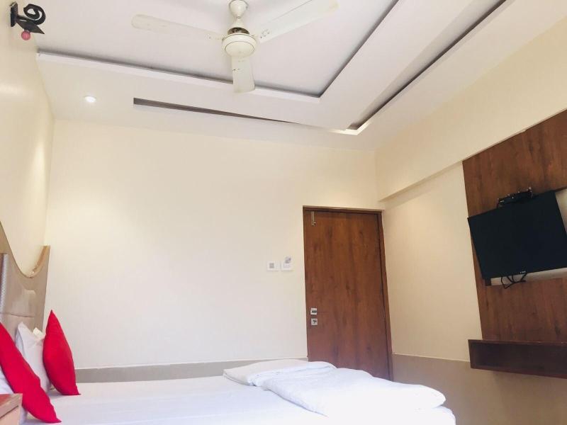 Hotel Regal Inn image