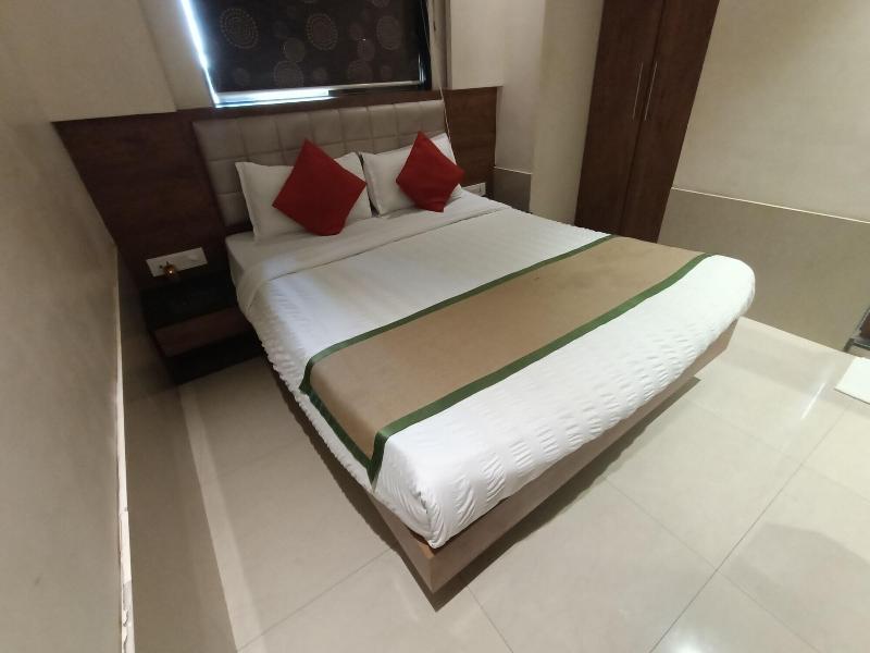 Hotel Regal Inn image