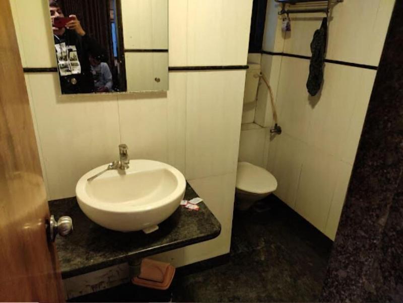 Hotel Regal Inn image