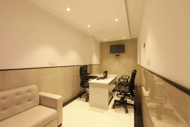 Hotel Arch Suites image