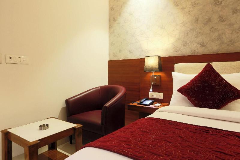 Hotel Arch Suites image