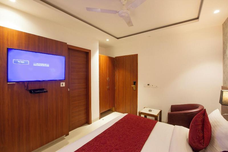 Hotel Arch Suites image