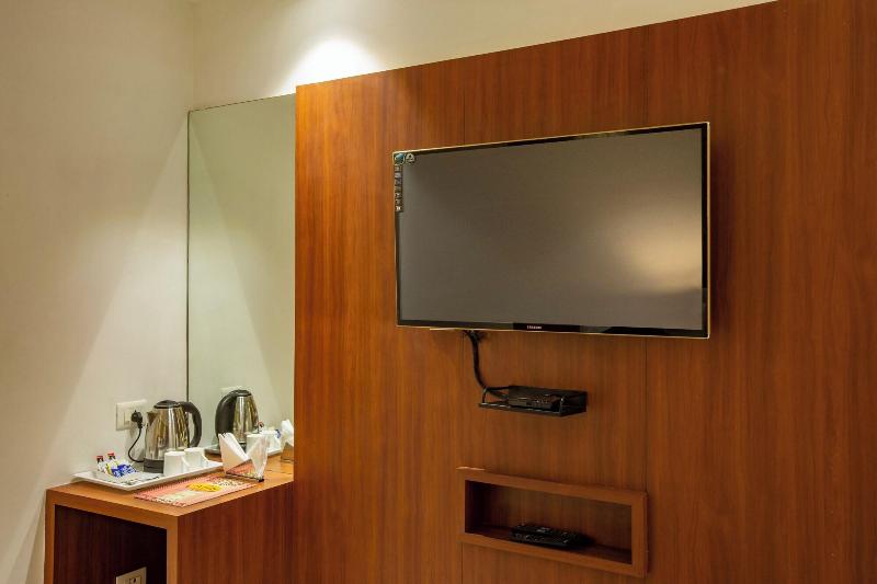 Hotel Arch Suites image