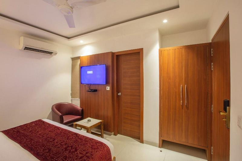 Hotel Arch Suites image