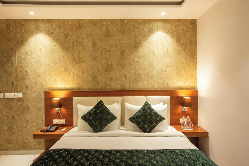 Hotel Arch Suites image