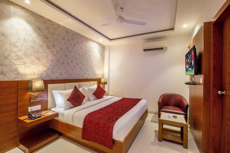 Hotel Arch Suites image