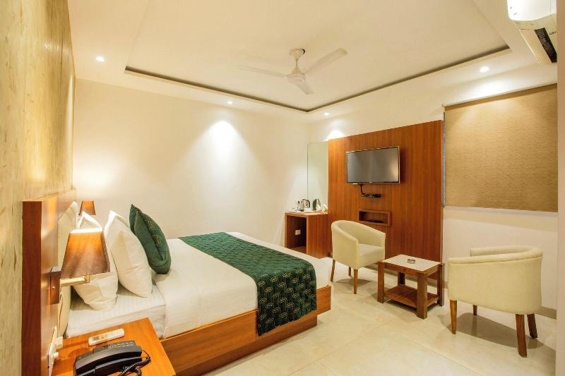 Hotel Arch Suites image