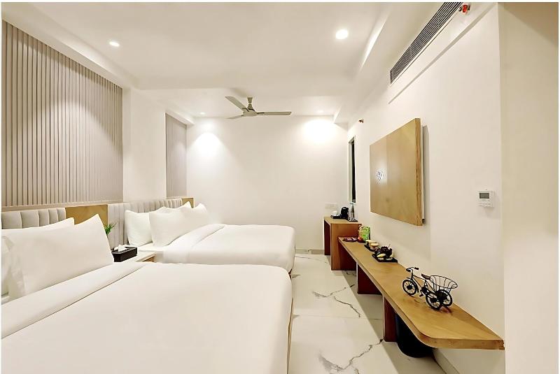 Hotel Paras Delhi Airport