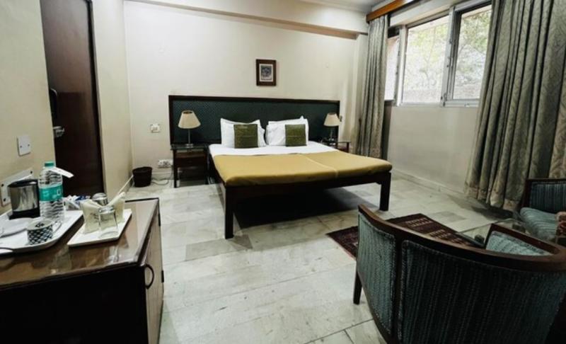 Royal Residency Hotel image 2