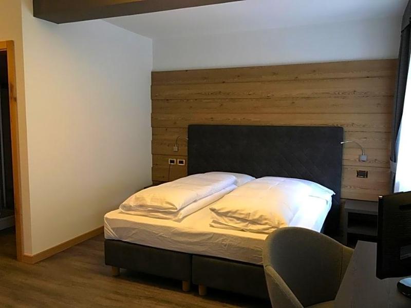 Hotel Ristorante Baita Dovich image