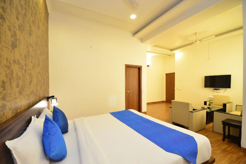 Hotel Sapphire World image