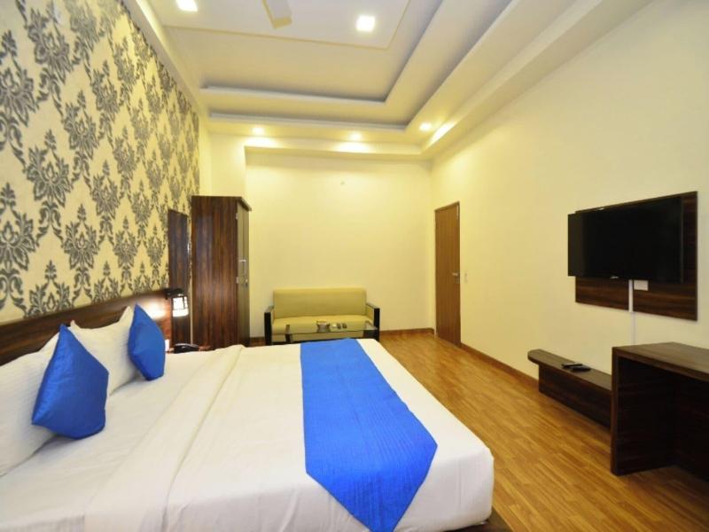 Hotel Sapphire World image