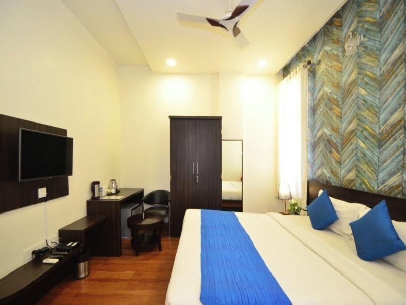 Hotel Sapphire World image