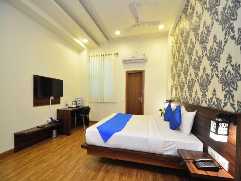 Hotel Sapphire World image