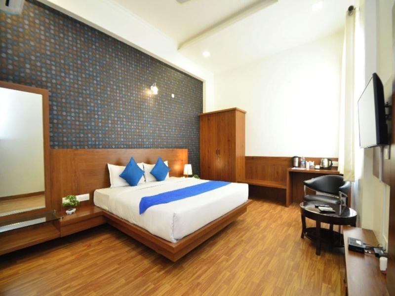 Hotel Sapphire World image