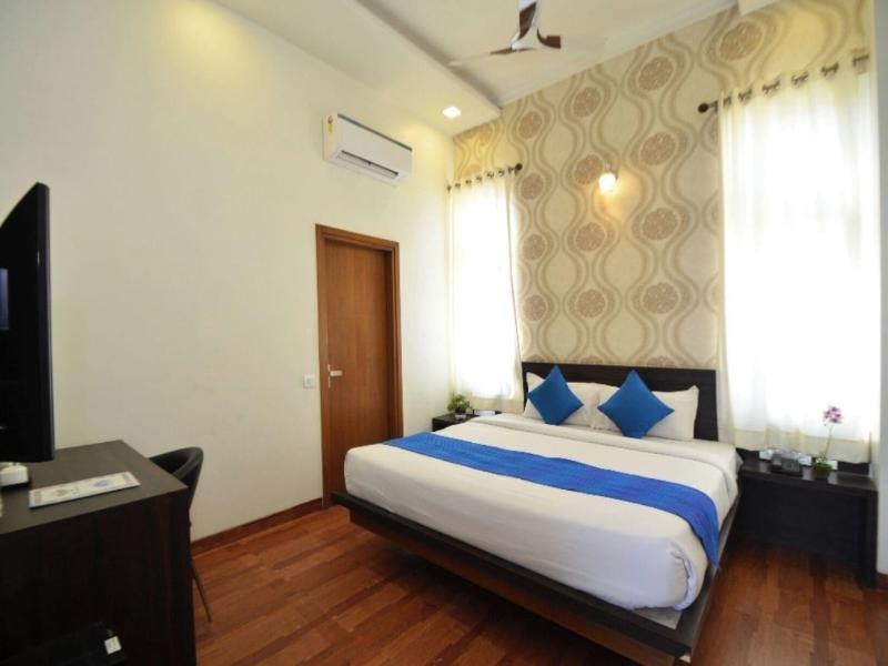 Hotel Sapphire World image