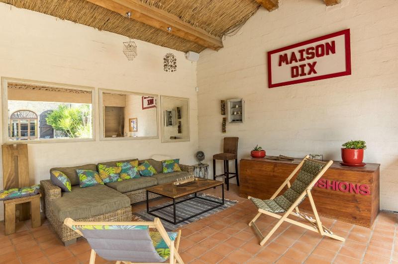 Maison Dix image