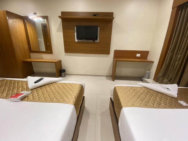 Hotel Bkc Inn Near Trade Centre Visa Consulate image