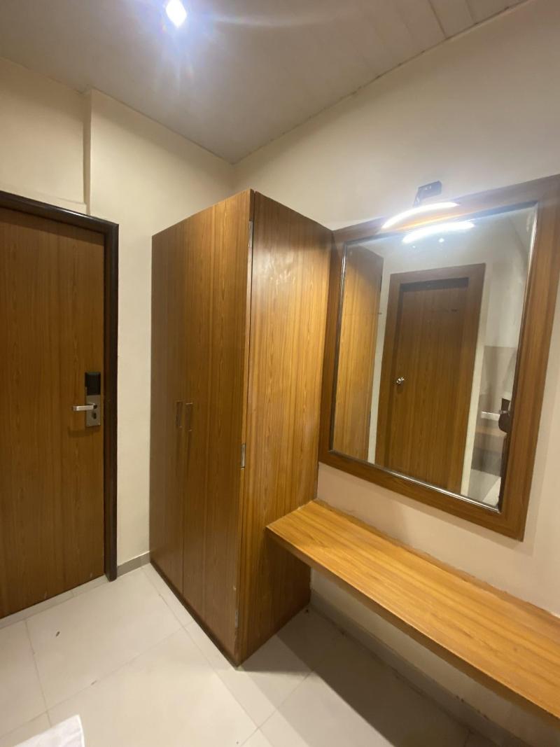 Hotel Bkc Inn Near Trade Centre Visa Consulate image