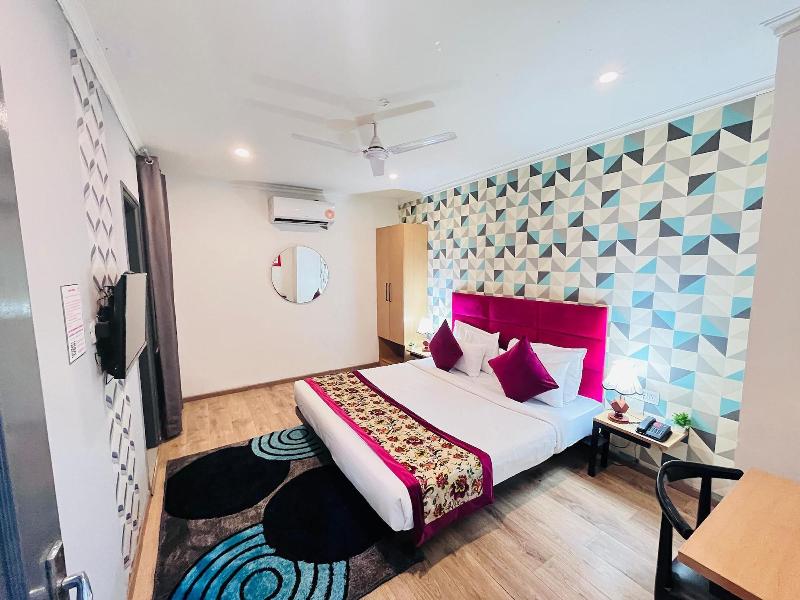 Qotel Chattarpur image