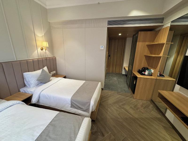 Hotel Mumbai House Mindspace Malad image