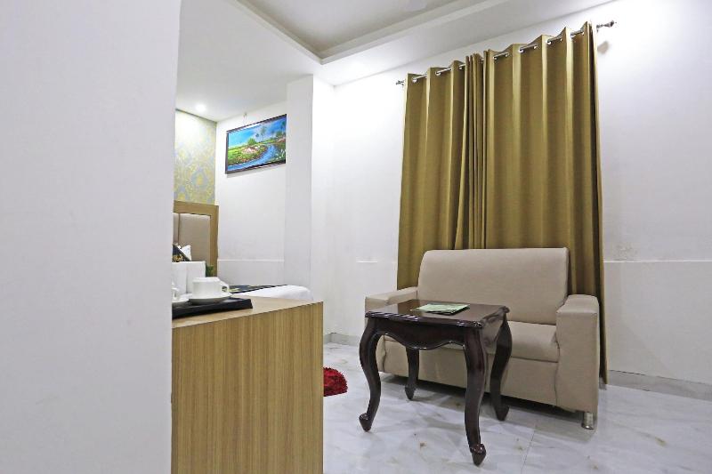 Hotel Decent Suites Delhi Airport image