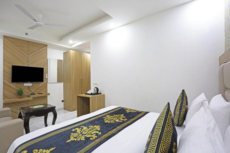 Hotel Decent Suites Delhi Airport image