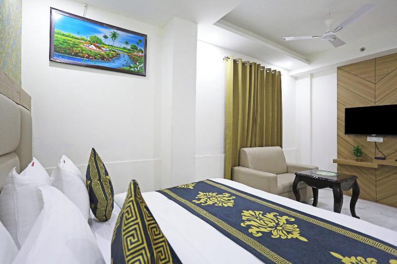 Hotel Decent Suites Delhi Airport image