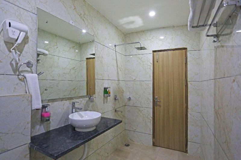 Hotel Decent Suites Delhi Airport image