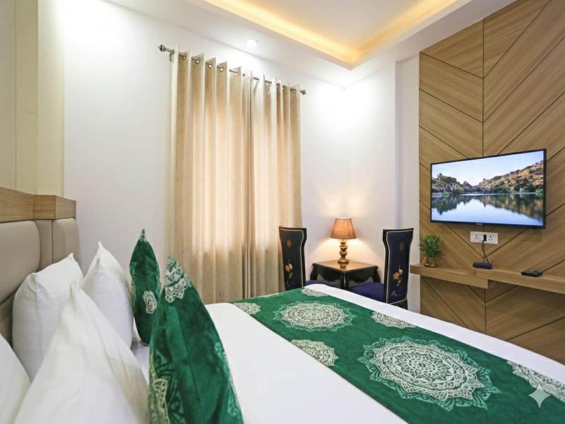 Hotel Decent Suites Delhi Airport image