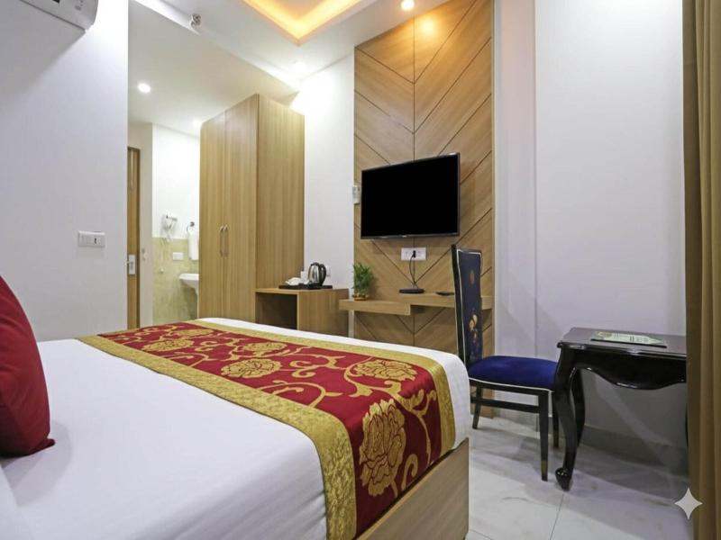 Hotel Decent Suites Delhi Airport image