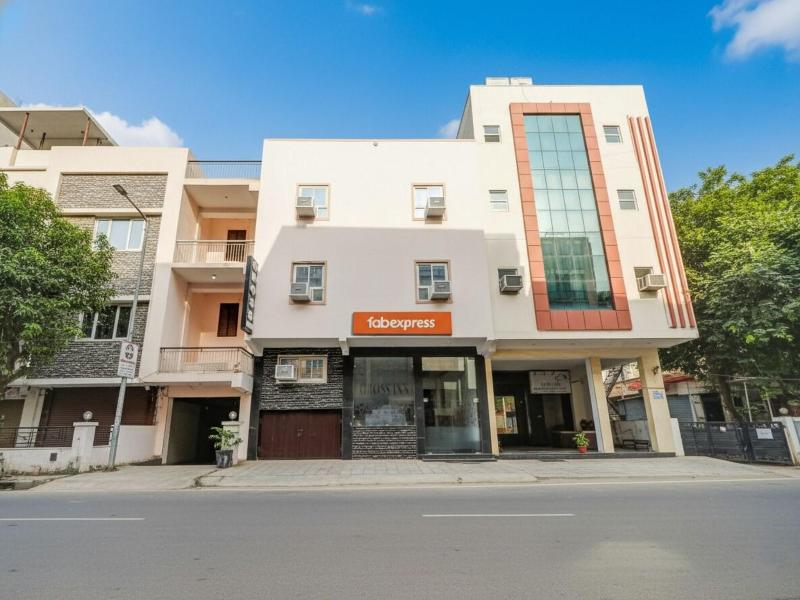 Fabhotel Gross Inn Suites image