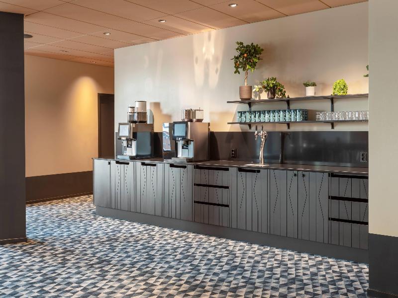 Clarion Hotel Karlatornet image