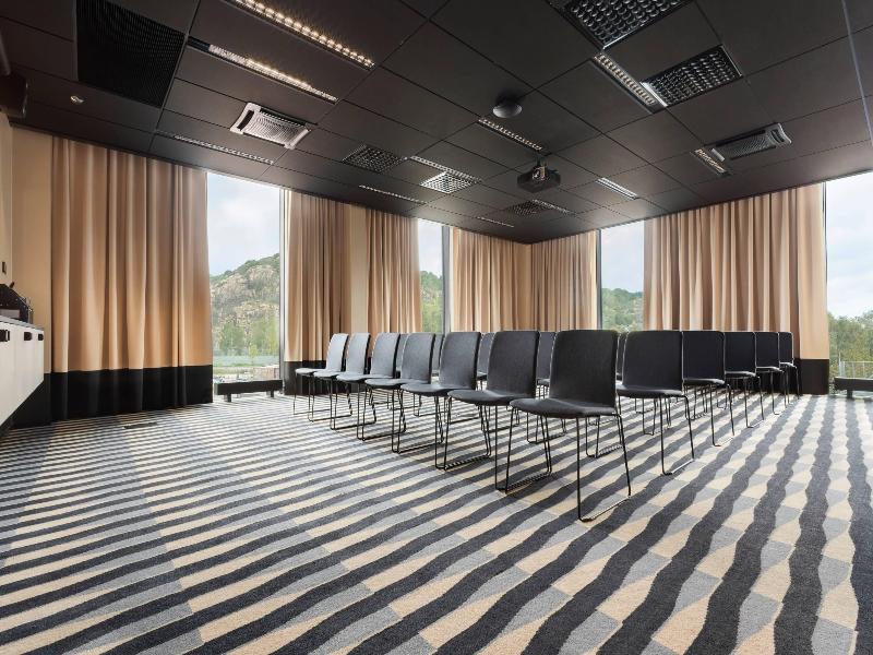 Clarion Hotel Karlatornet image
