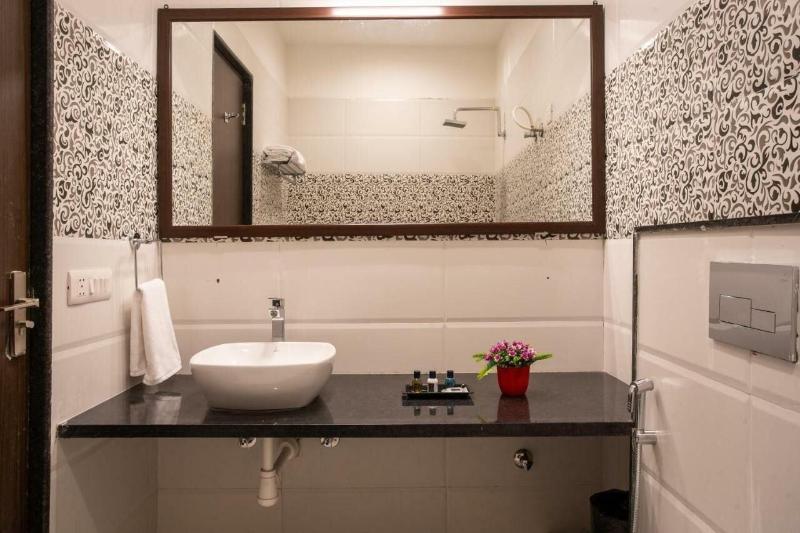 Hotel Shree Nanda image