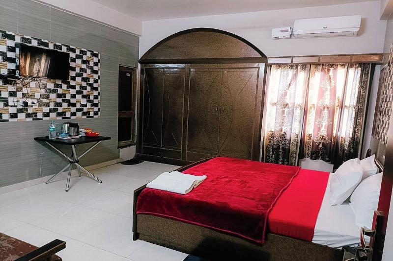 Hotel Purohit image