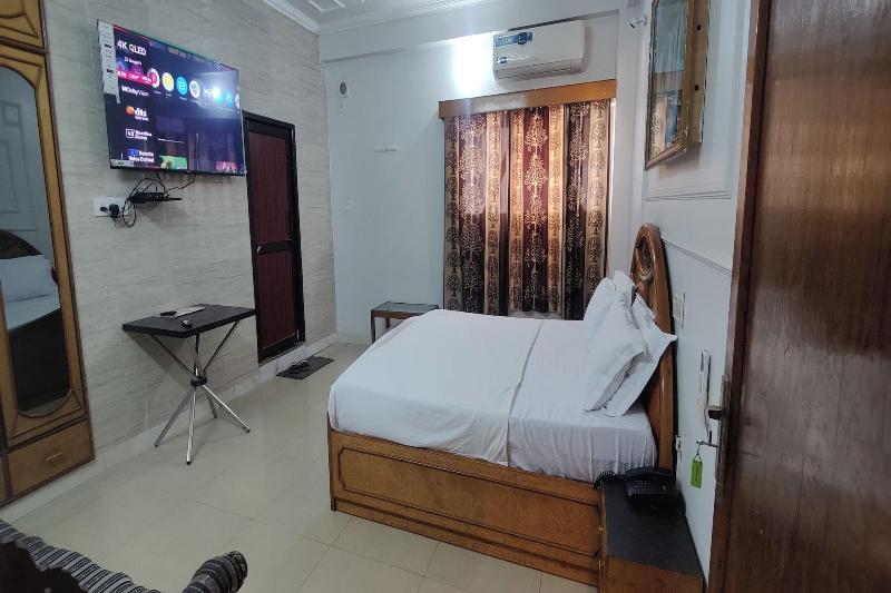 Hotel Purohit image
