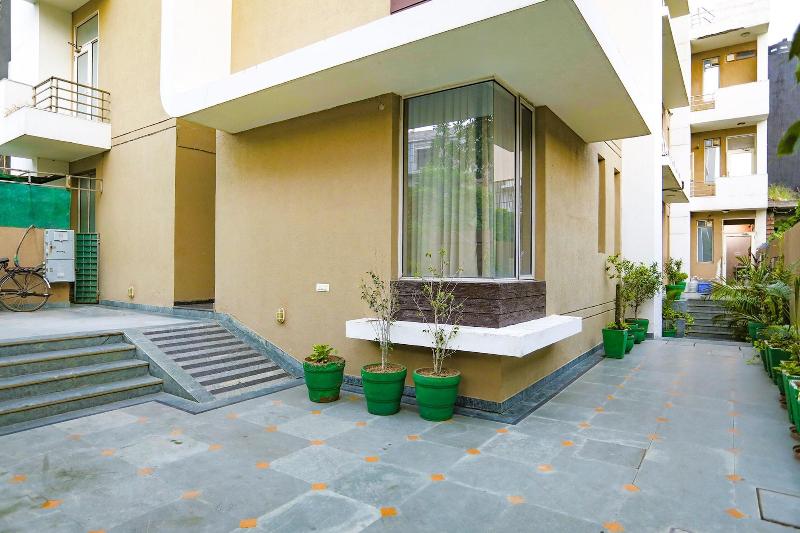 Fabhotel Pine Tree image